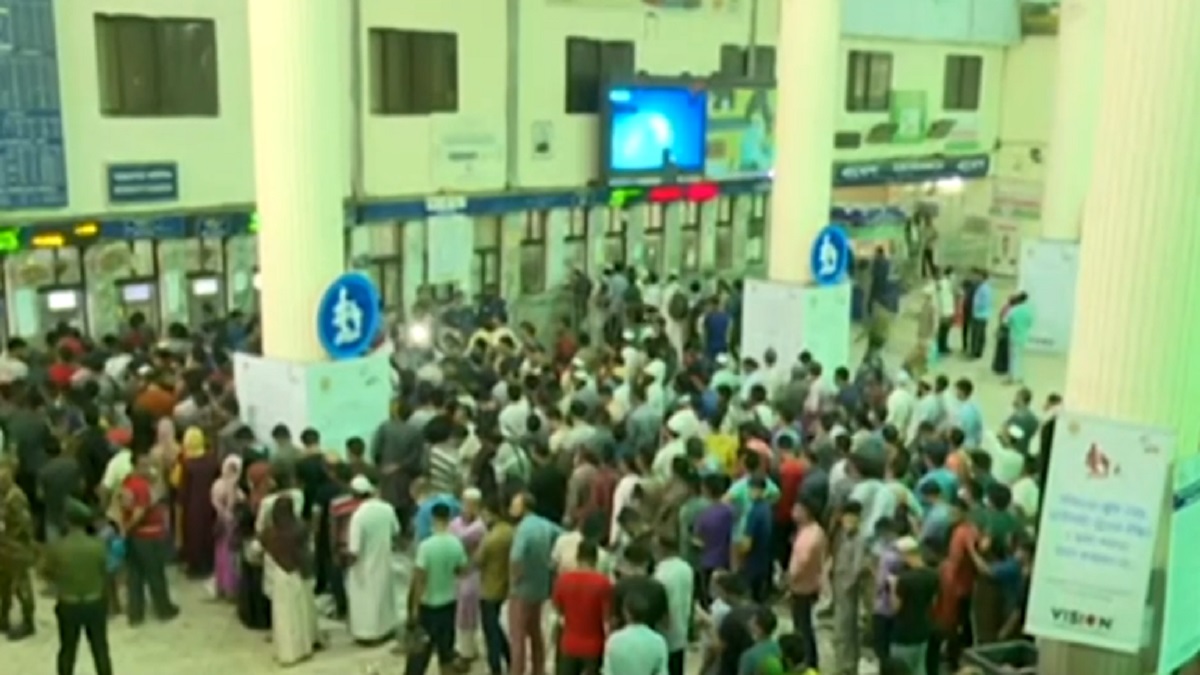 চট্টগ্রামে আজও সার্ভার জটিলতায় টিকিট প্রত্যাশীদের বাড়তি ভোগান্তি