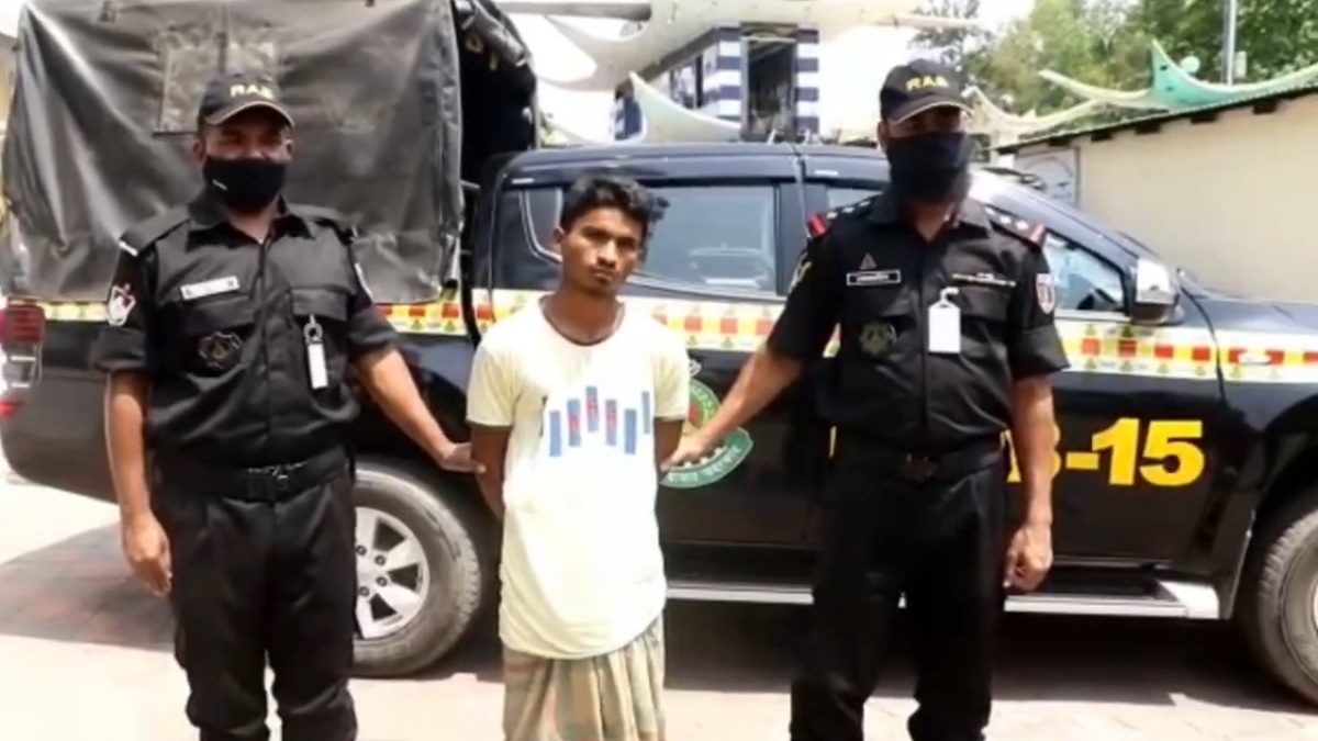 ছোট ভাইকে দেখিয়ে বড় ভাইয়ের জামিন, র্যাবের হাতে আটক ছোটভাই