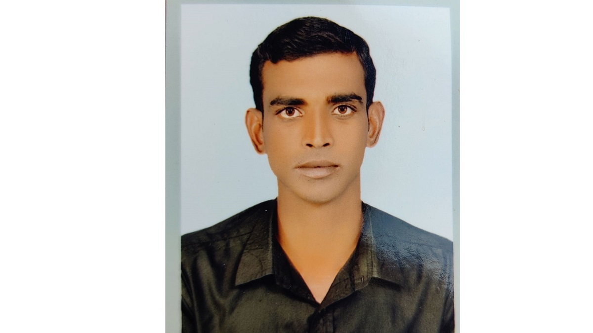 বৈশাখী ঝড়ে ইলেকট্রনিক তার ছিঁড়ে ধানক্ষেতের আইলে; বিদ্যুৎস্পৃষ্ট হয়ে যুবকের মৃত্যু