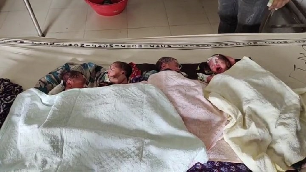 ১০ বছর অপেক্ষার পর কিশোরগঞ্জে দম্পতির কোলজুড়ে একসাথে ৪ সন্তান