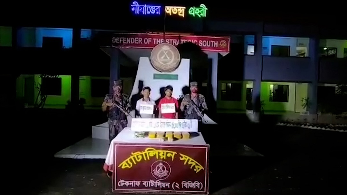 নাফ নদীতে বিপুল আইস ও ইয়াবাসহ দুই মিয়ানমারের নাগরিক গ্রেফতার