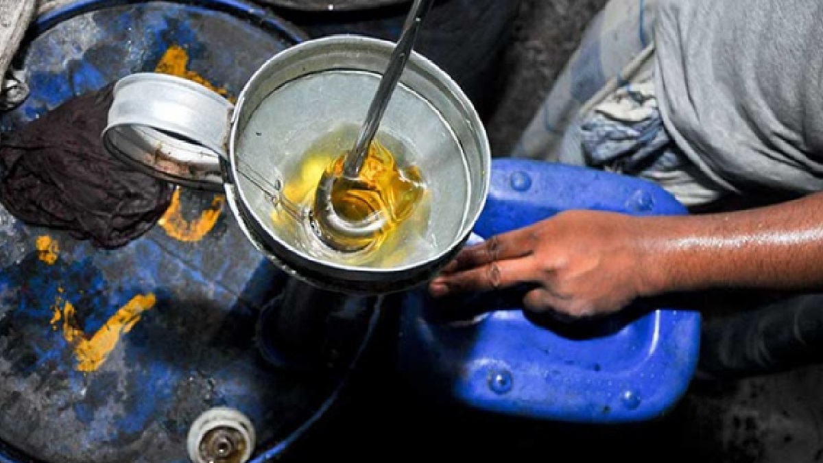 আবারও দাম বেড়েছে ভোজ্যতেলের, রাজশাহীর বাজার থেকে উধাও বোতলজাত সয়াবিন