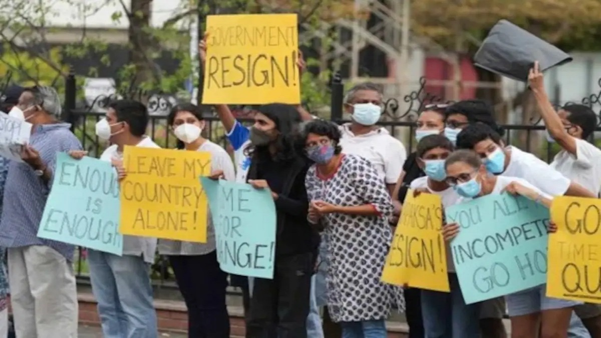 সরকারবিরোধী বিক্ষোভে উত্তাল শ্রীলঙ্কা, রাজপথে শিক্ষার্থীরা