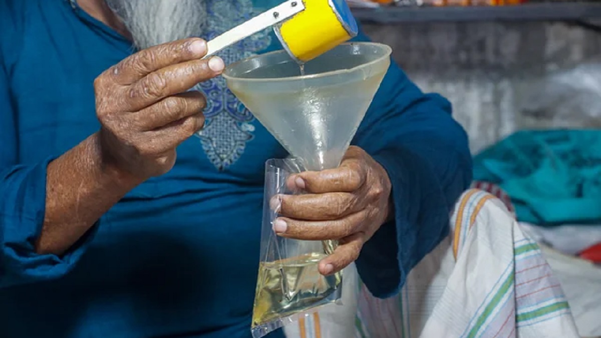 বাজারের তেল সব কোথায় গেলো?