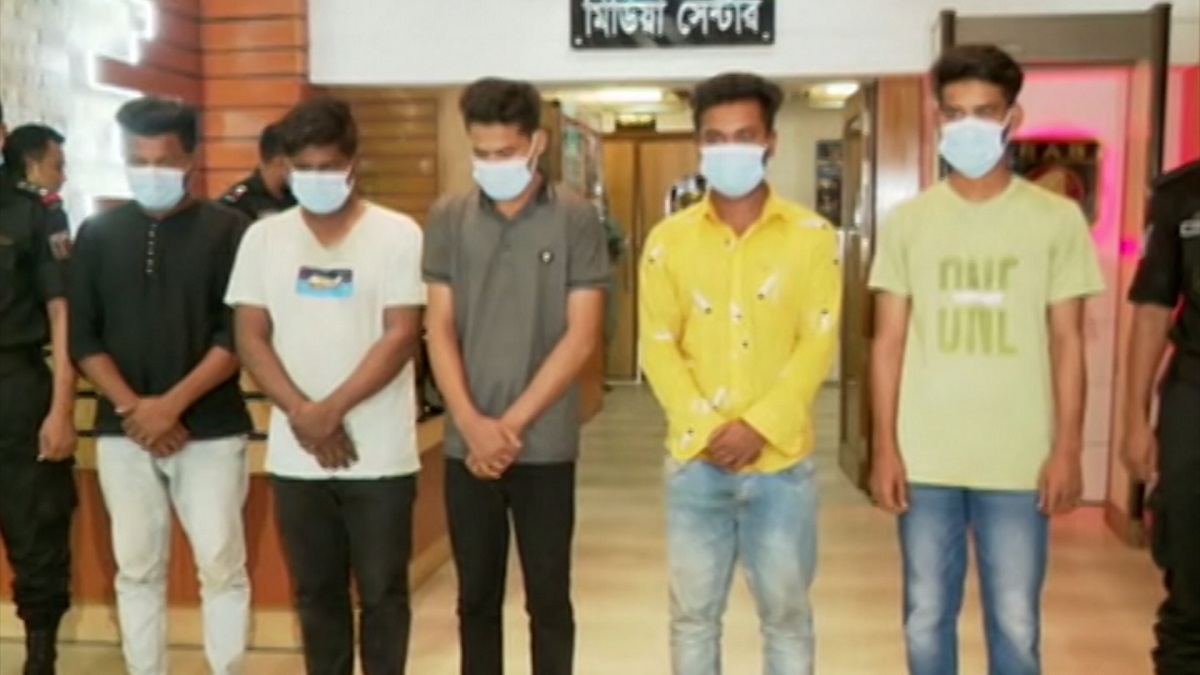 নারায়ণগঞ্জের শীর্ষ সন্ত্রাসী রিয়াজ ও চার সহযোগী গ্রেফতার