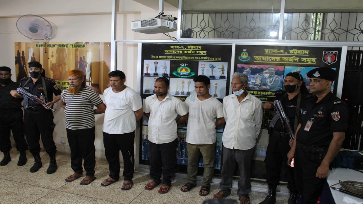 কক্সবাজারে আলোচিত মোরশেদ হত্যার মূল পরিকল্পনাকারীসহ গ্রেফতার ৫