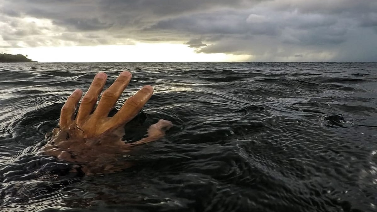 বরিশালে ট্রলারডুবির ঘটনায় মা-মেয়ের মরদেহ উদ্ধার