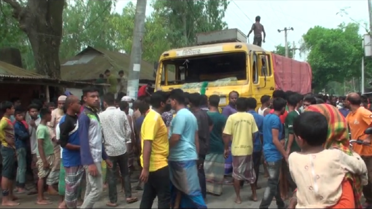 ফুলছড়িতে ট্রাকের চাকায় পিষ্ট হয়ে মাদরাসা ছাত্র নিহত