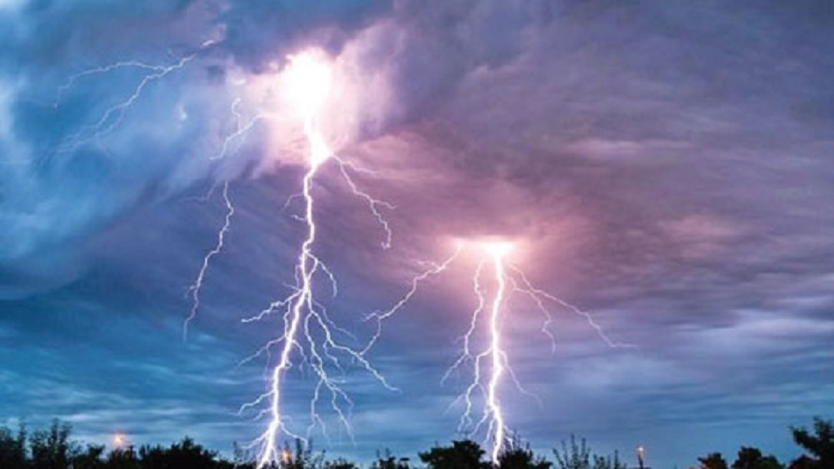 পটকা বানানোর সময় বজ্রপাত, বিস্ফোরণে ২ নারীর মৃত্যু