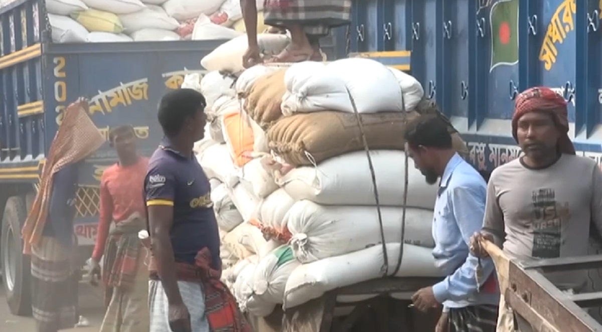 নিতাইগঞ্জে নিত্যপণ্যের দামে অনিয়ম