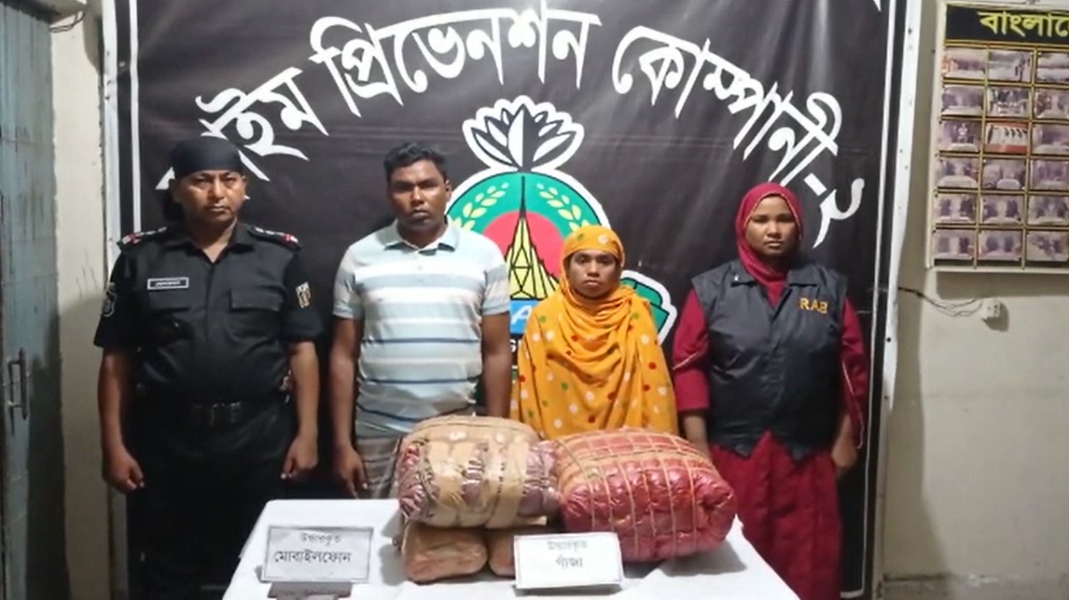 পাবনায় ৩১ কেজি গাঁজাসহ দম্পতি গ্রেফতার