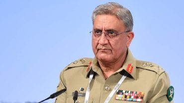 ইমরান খানের উল্টো পথে হাঁটলেন পাকিস্তানের সেনাপ্রধান