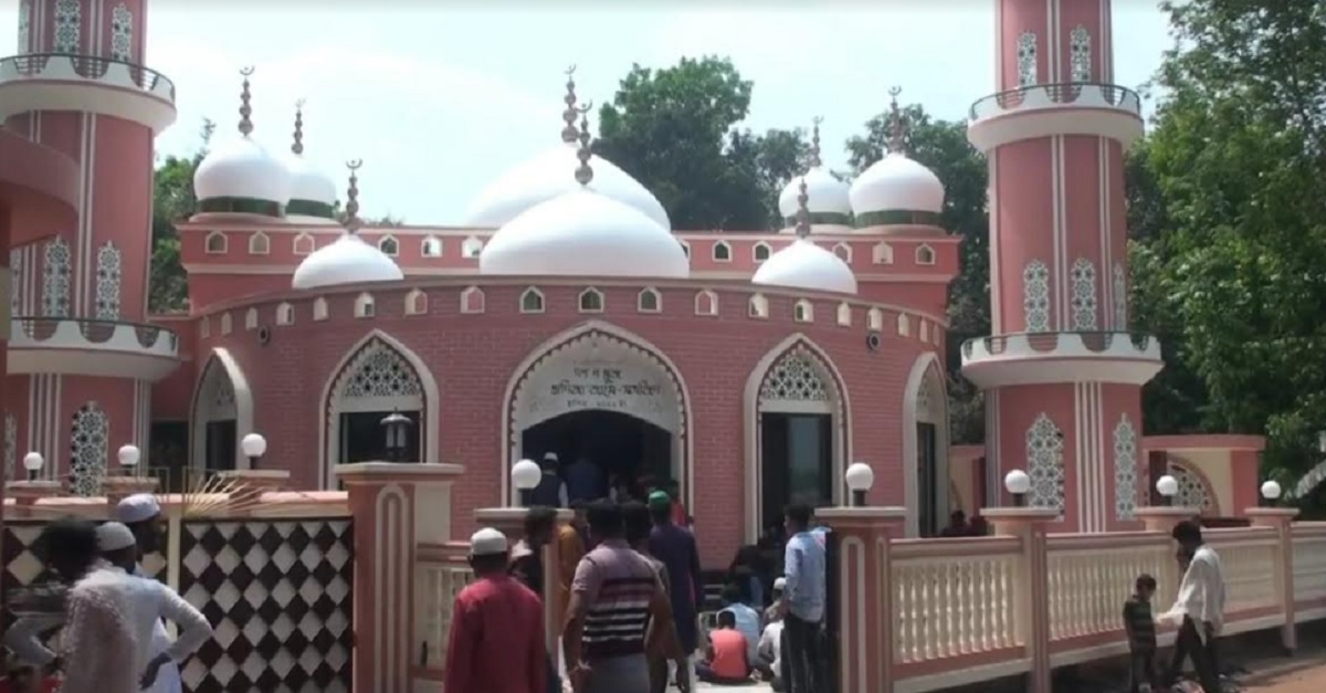 তুরস্কের নকশায় ২ কোটি টাকা ব্যয়ে মসজিদ নির্মাণ করলেন নায়িকা রোজিনা