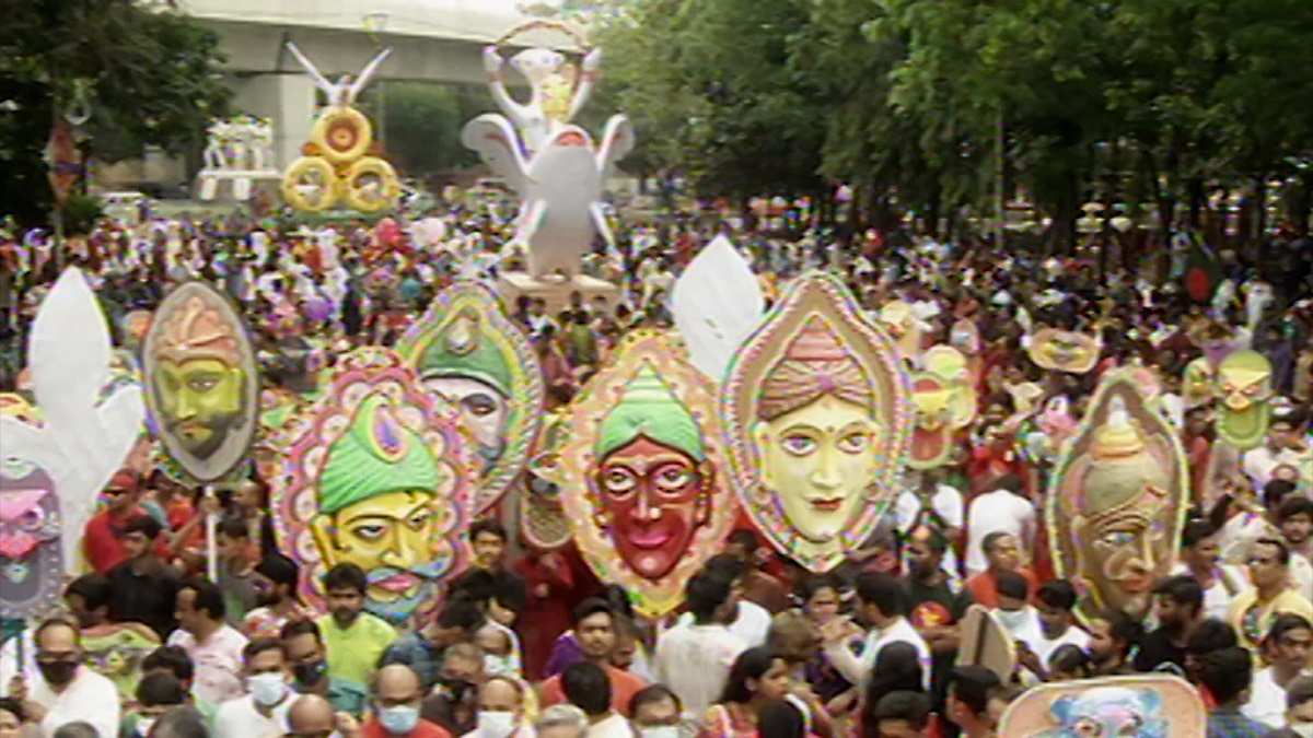 নতুন বছরে স্বাভাবিকতা ধরে রাখার প্রত্যয়ে মঙ্গল শোভাযাত্রা