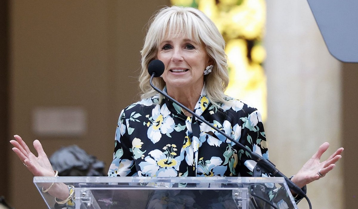 শরণার্থী মা ও শিশুদের সাথে সাক্ষাৎ করতে পূর্ব ইউরোপ সফরে মার্কিন ফার্স্ট লেডি