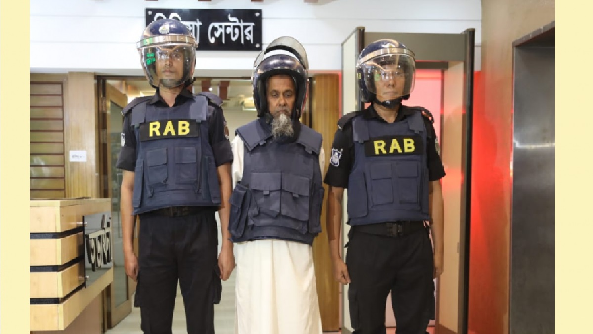 বোমা পুঁতে প্রধানমন্ত্রীকে হত্যাচেষ্টাকারী মুফতি আবদুল হাই গ্রেফতার