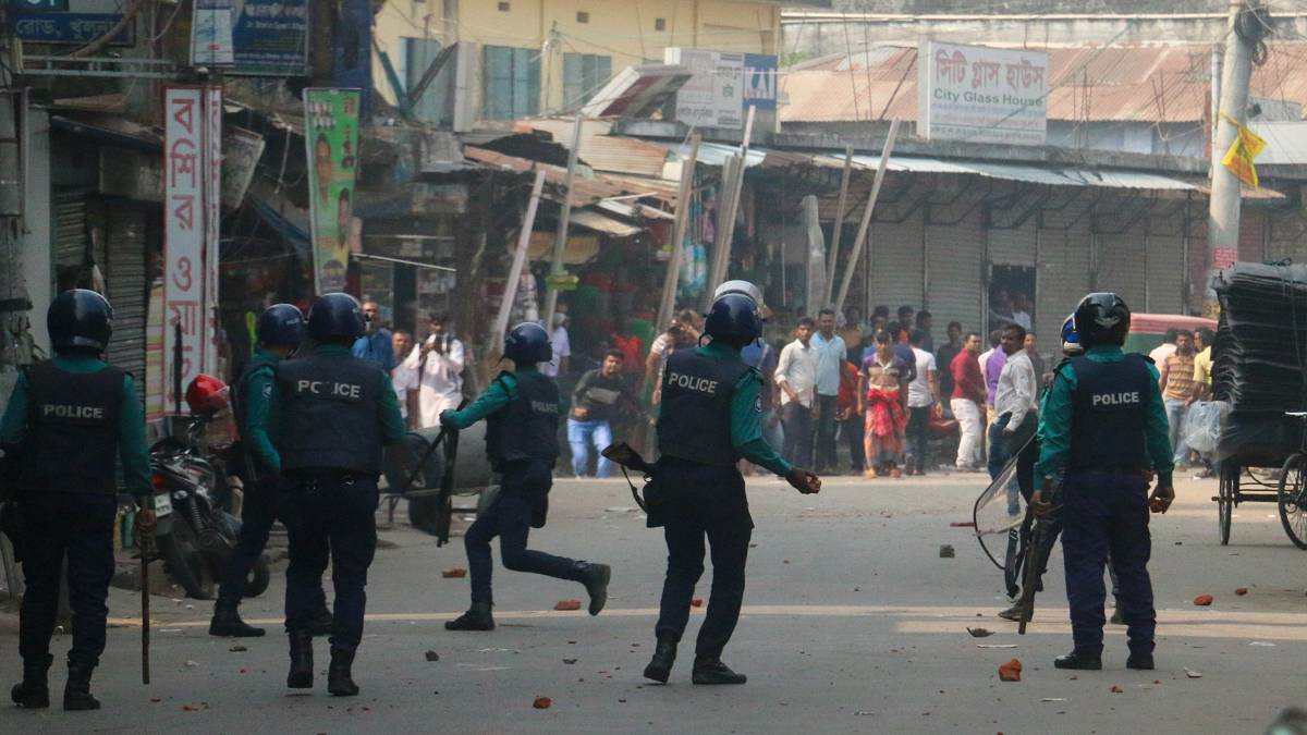 খুলনায় সংঘর্ষের ঘটনায় গ্রেফতারকৃতদের আদালতে তোলা হবে আজ