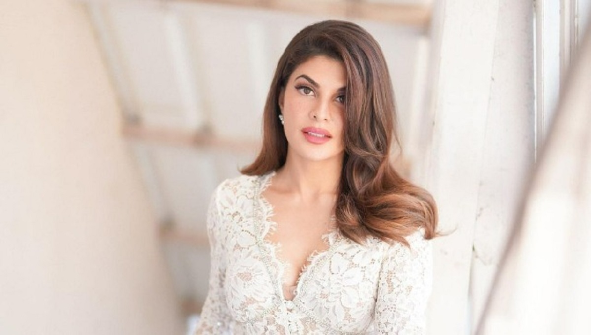 মানবতার ফেরিওয়ালা জ্যাকলিন, মাসে প্রায় দেড় লাখ মানুষকে অন্ন যোগান দেন অভিনেত্রী