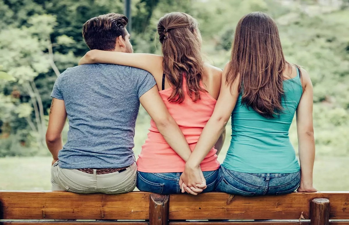 যেসব লক্ষণ দেখলে সঙ্গীর প্রতি সতর্ক থাকবেন