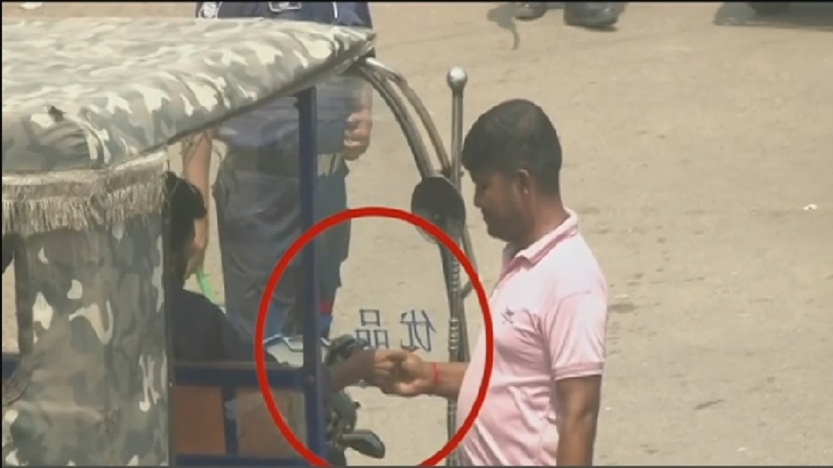 থামছে না লক্ষ্মীপুরে যানবাহনে চাঁদাবাজি