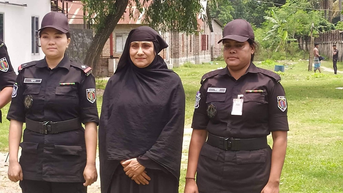 নরসিংদীতে পোশাক নিয়ে তরুণী হেনস্থার ঘটনায় গ্রেফতার নারী ৩ দিনের রিমান্ডে