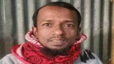 রাজবাড়ীতে পিকআপ ভ্যান নিয়ন্ত্রণ হারিয়ে হেলপারের মৃত্য
