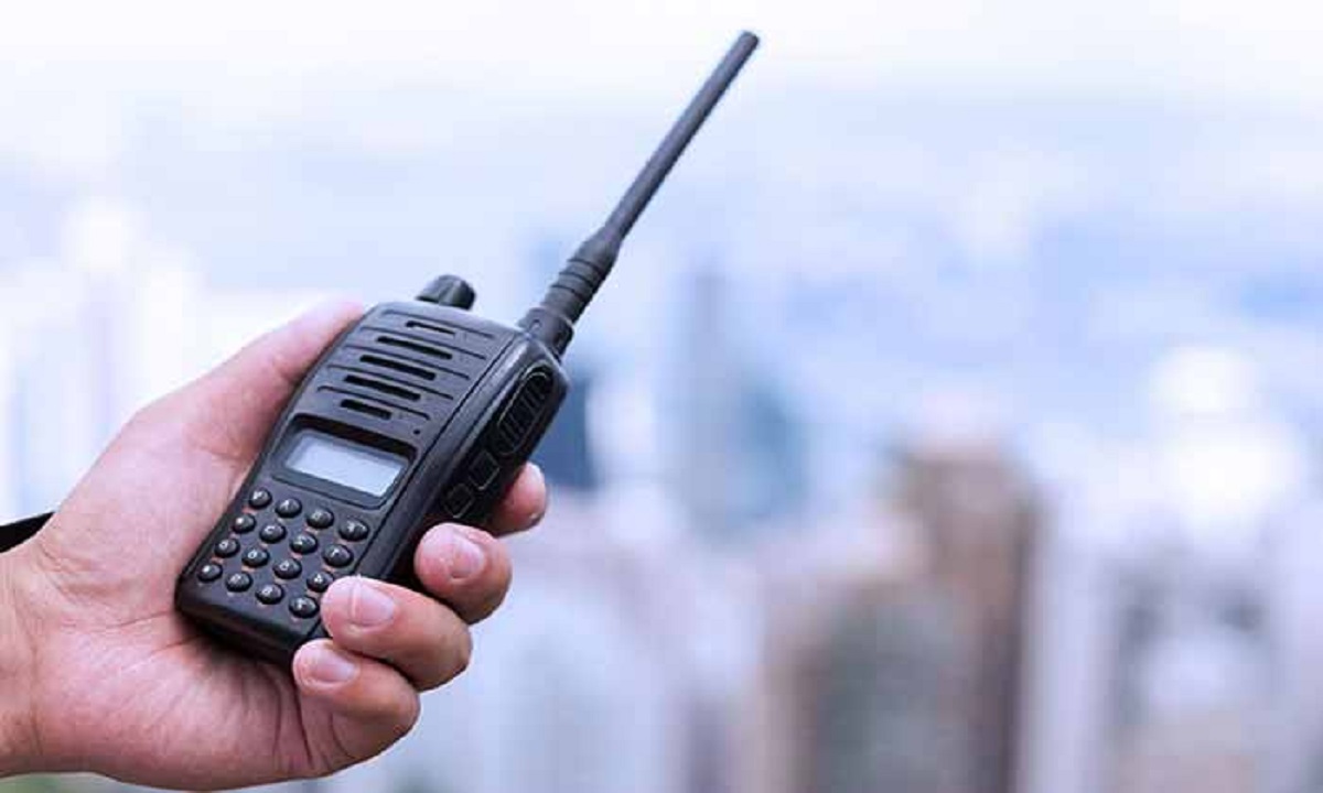 রাজধানীতে বিপুল পরিমাণ অবৈধ ওয়াকিটকিসহ আটক ২