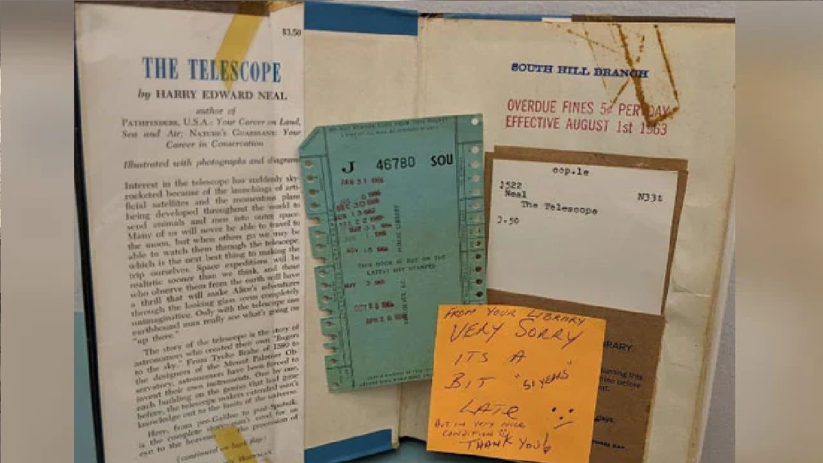৫১ বছর পর বই ফেরত দিয়ে লিখলেন, সামান্য দেরির জন্য দুঃখিত