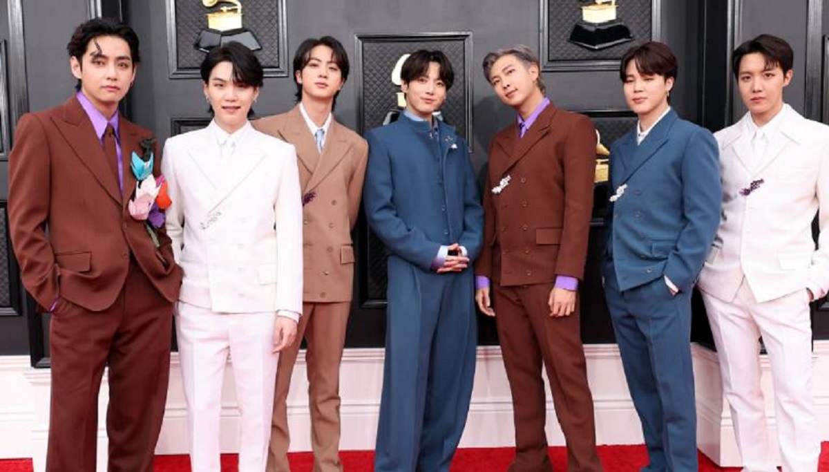 বিরতি ঘোষণা করলো বিটিএস, একক ক্যারিয়ার গঠনে মনোযোগী হবেন সদস্যরা