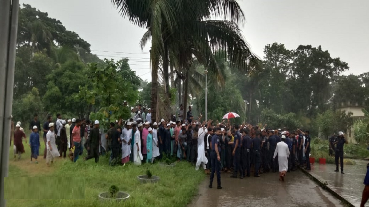 বাগেরহাটে ফেসবুক পোস্টের জেরে তুলকালাম, অতিরিক্ত পুলিশ মোতায়েন
