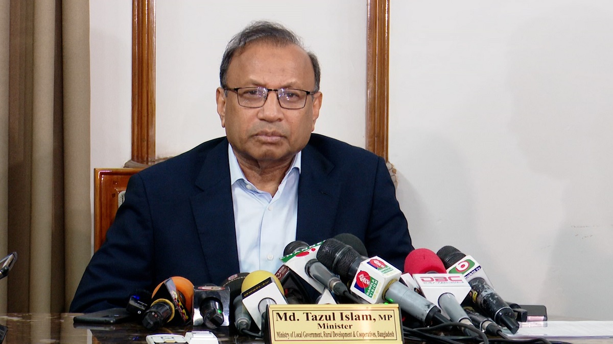 বন্যার পানি নামতে প্রতিবন্ধকতা হলে সড়ক কাটার নির্দেশ
