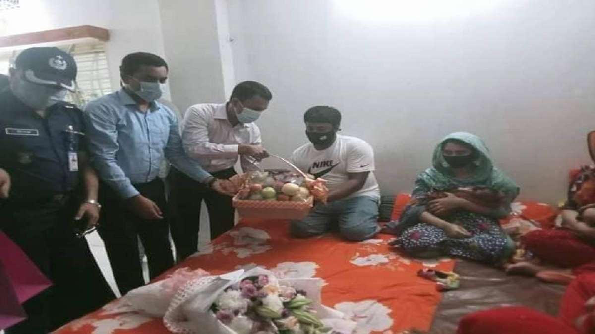 পদ্মা সেতুর নামে নবজাতকদের নাম; স্বর্ণের চেন উপহার পাঠালেন প্রধানমন্ত্রী