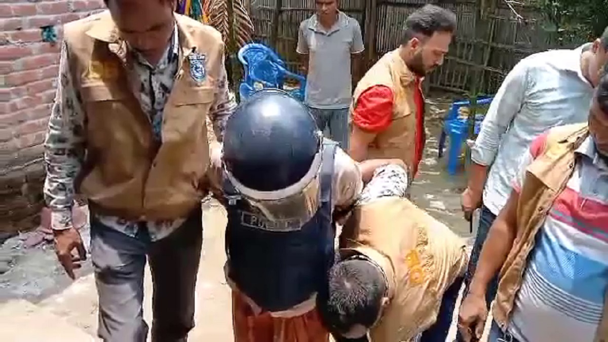 পরকীয়ার অভিযোগে স্ত্রীকে কুড়াল দিয়ে কুপিয়ে খুন, থানায় আত্মসমর্পণ করলেন স্বামী