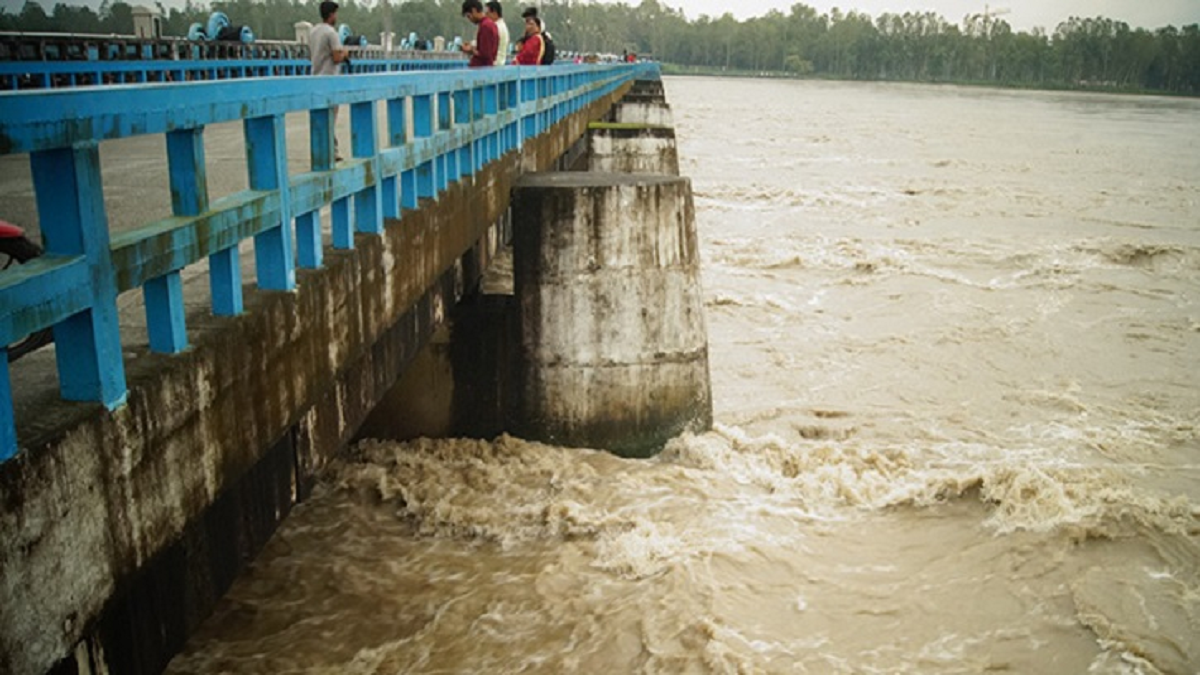 তিস্তার পানি বিপদসীমা ছাড়াতে পারে যেকোনো মুহূর্তে