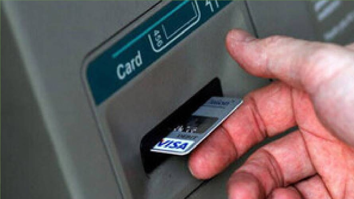 মহারাষ্ট্রে এটিএম মেশিন চাপলেই বের হচ্ছে পাঁচগুণ বেশি টাকা!