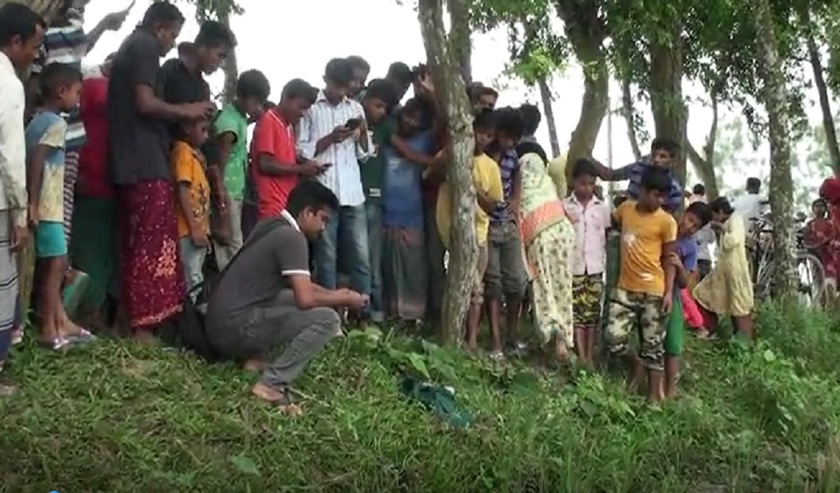 হিলিতে কাপড়ে মোড়ানো অবস্থায় নবজাতকের মরদেহ উদ্ধার