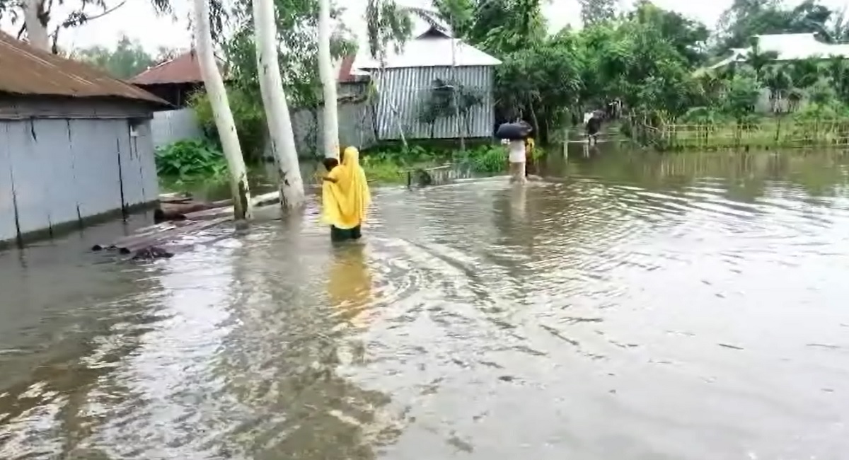 ধরলার পানি বিপৎসীমার ১৪ সেমি ওপরে, পানিবন্দি ১৫ হাজার পরিবার