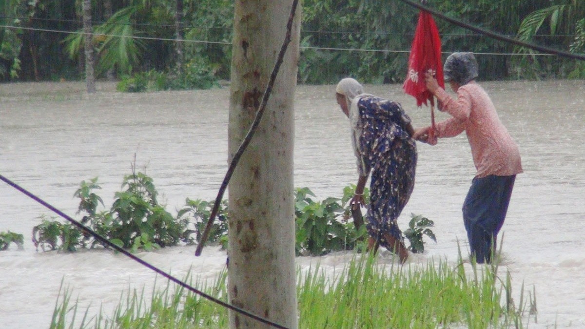 লালমনিরহাটে পানিবন্দি ১০ হাজার মানুষ