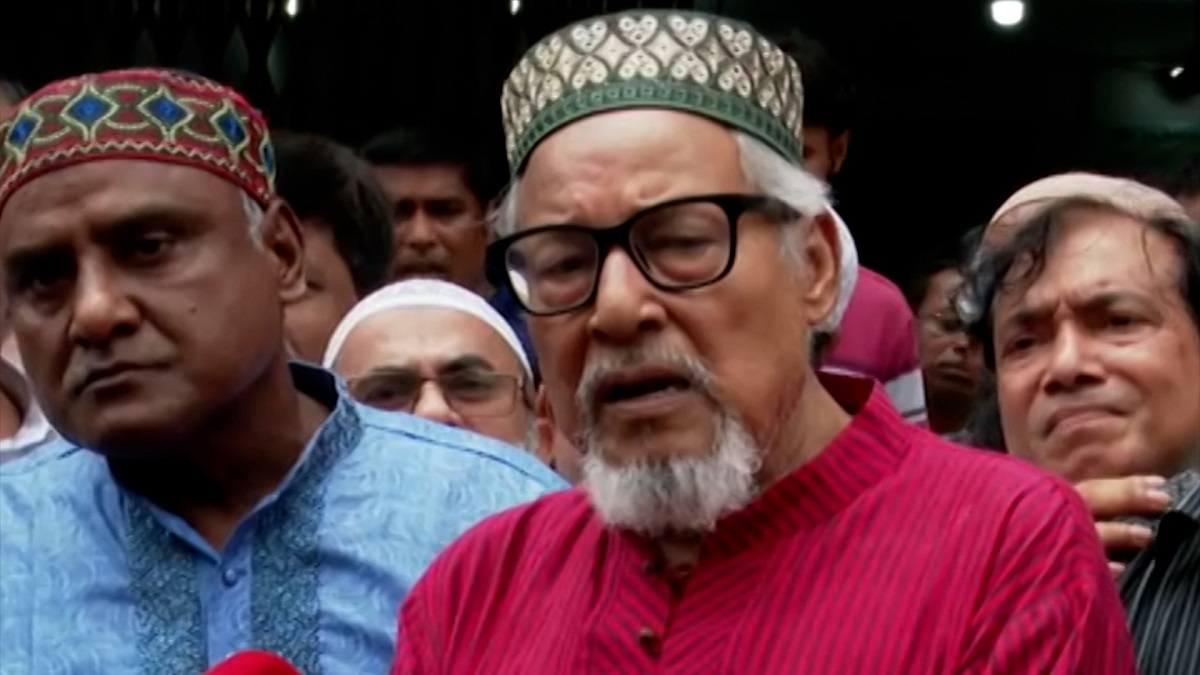 খালেদা জিয়ার বিদেশ যেতে আইন কোনো বাধা নয়, সরকার চাইলেই পারে: নজরুল ইসলাম খান