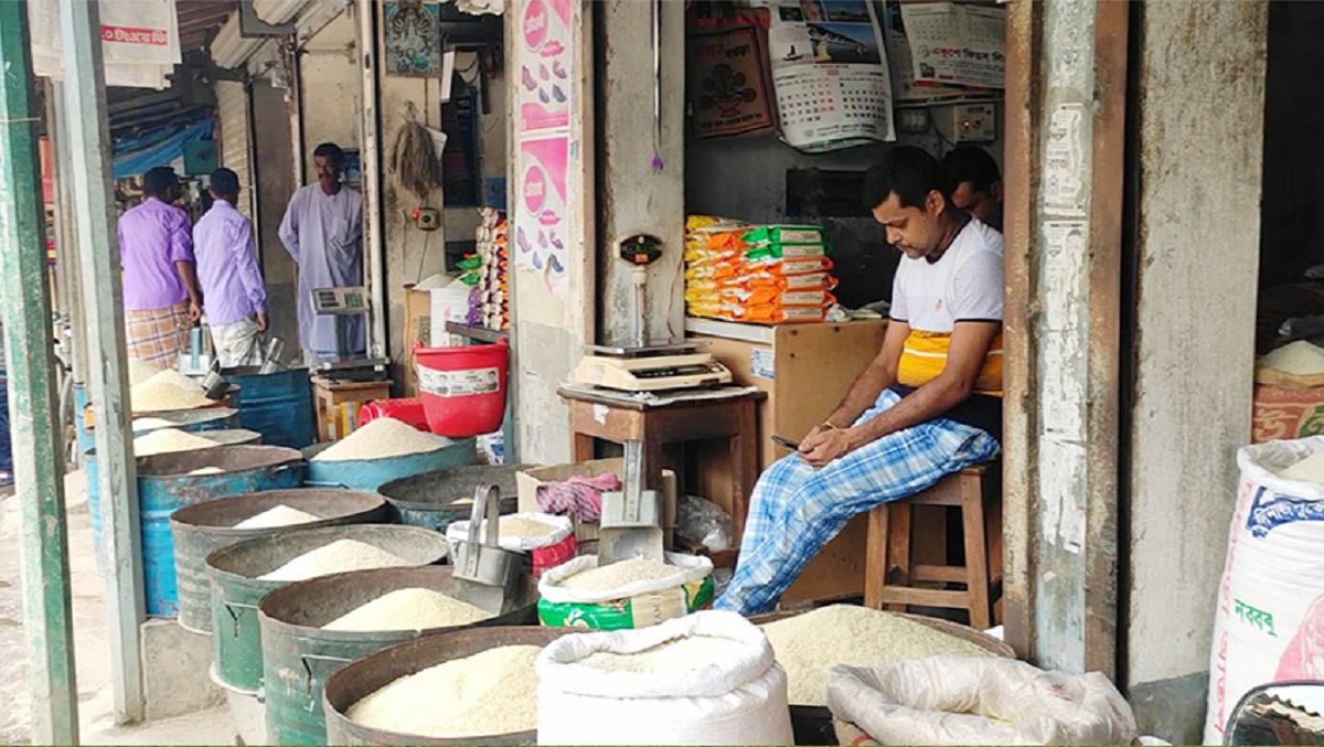 কমছেই না চালের দর, মাছ বাজারেও হাকডাক কম