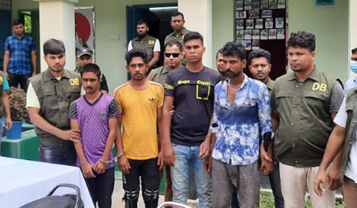 পাবনায় চোর চক্রের চার সদস্য গ্রেফতার