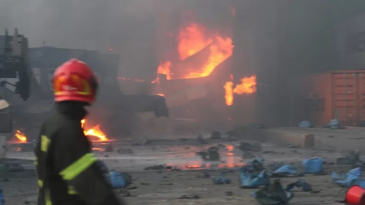 আগুন নেভেনি ৩৬ ঘণ্টায়ও