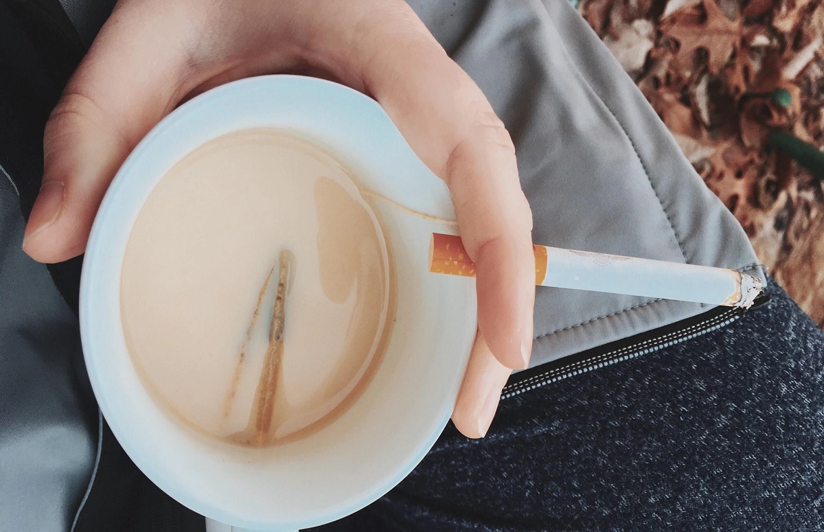 চায়ের সাথে ধূমপান করলে কঠিন যে রোগ হতে পারে