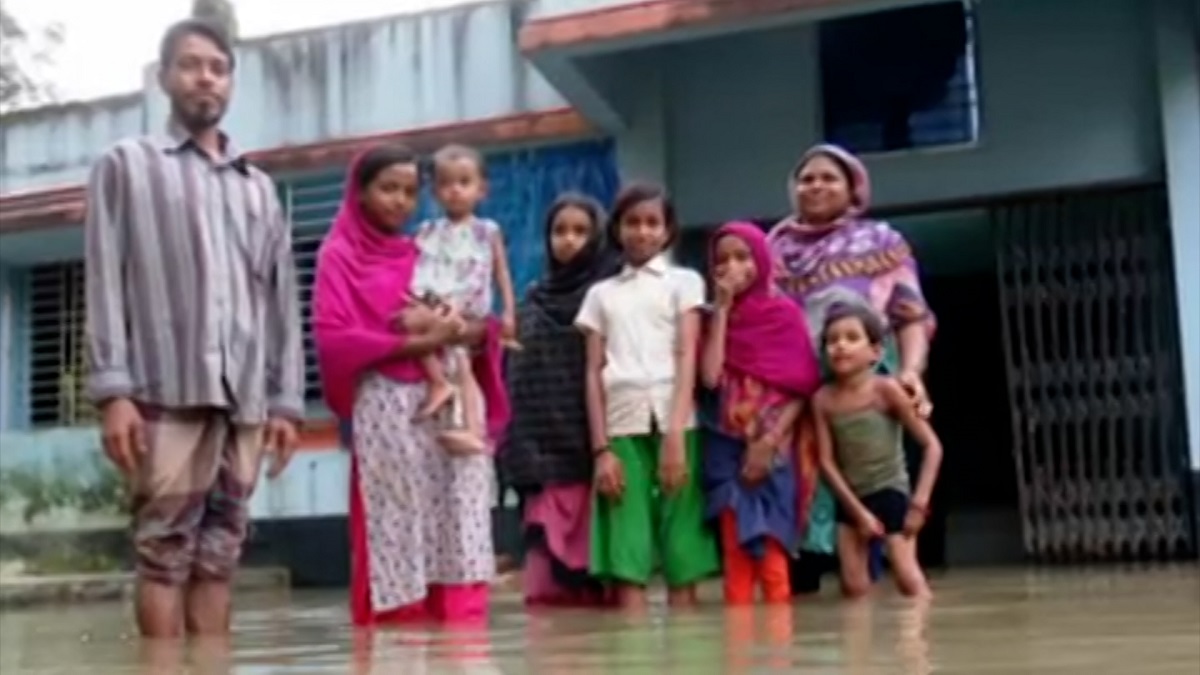 সুনামগঞ্জে খেয়ে না খেয়ে দিন পার করছেন পানিবন্দি মানুষ