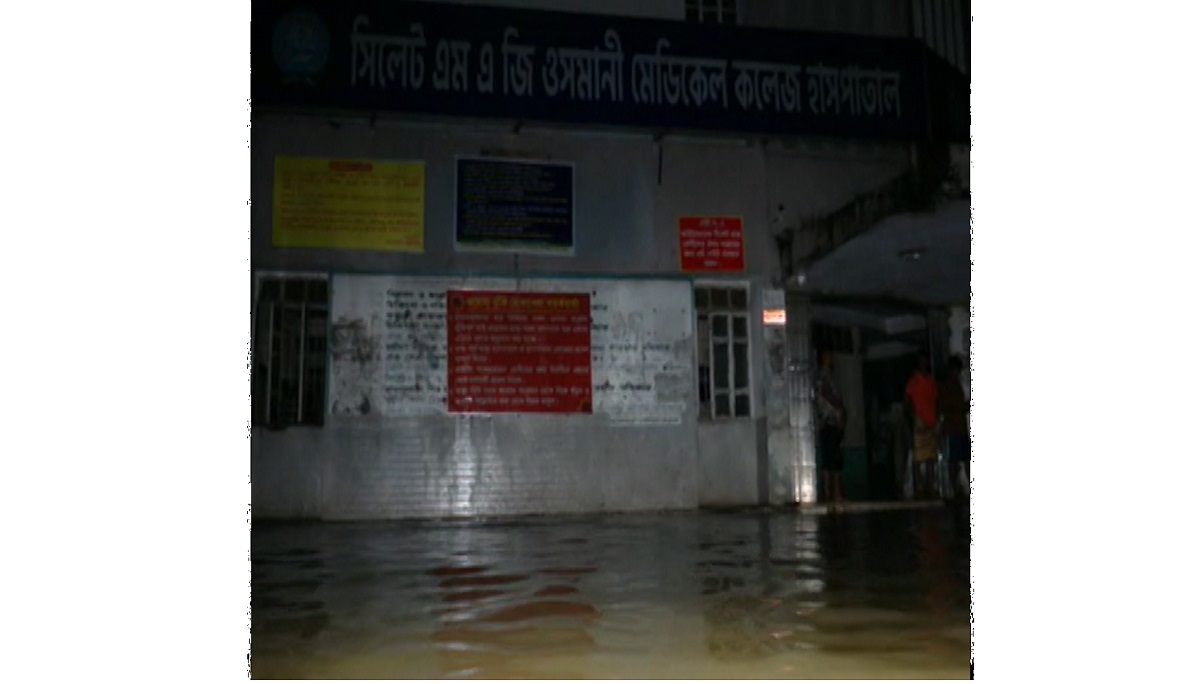 বন্যার কবলে সিলেটের ওসমানী হাসপাতালও, ব্যাহত চিকিৎসা সেবা