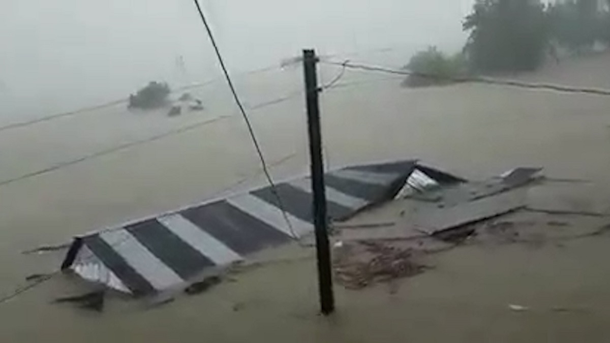 বন্যা নিয়ন্ত্রণে সিলেটে সেনাবাহিনীর পর যোগ দিলো নৌবাহিনীর বোট ও ডুবুরি দল