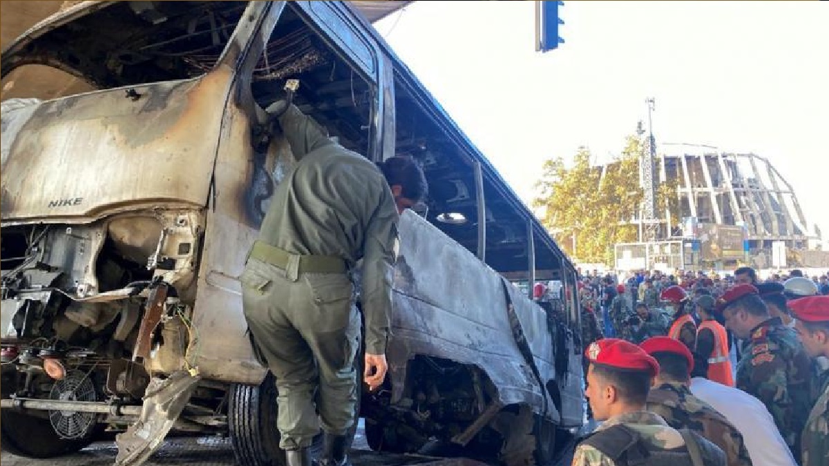 সিরিয়ায় বাসে রকেট হামলা, ১১ সেনাসহ নিহত ১৩