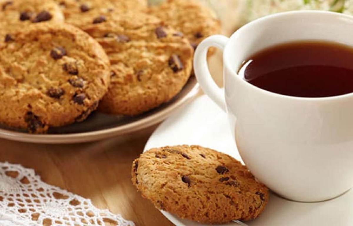 চায়ের সঙ্গে বিস্কুট খাওয়ায় বড় বিপদ? জেনে নিন কী কী ক্ষতি হতে পারে
