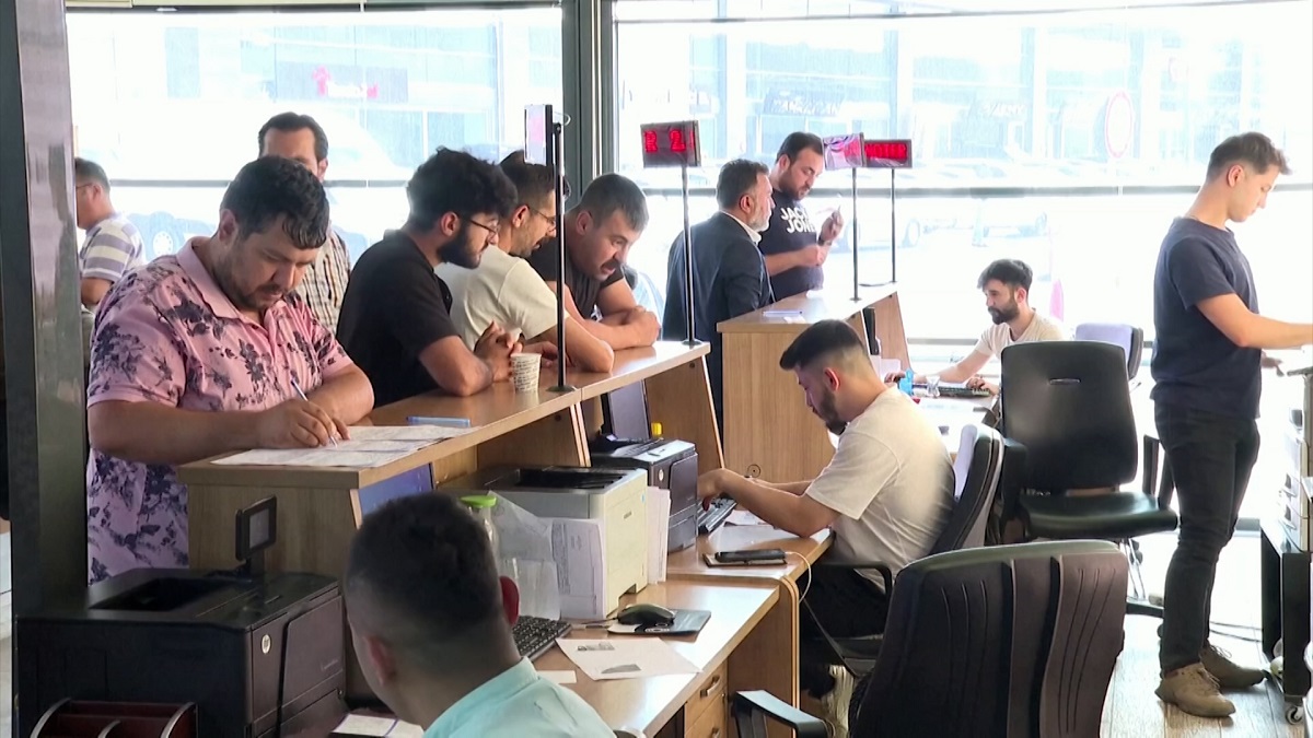 মুদ্রাস্ফীতিতে বিপর্যস্ত তুরস্কের অর্থনীতি; জমানো মূলধন রক্ষায় সম্পদ ক্রয়ে ঝুঁকছে মানুষ