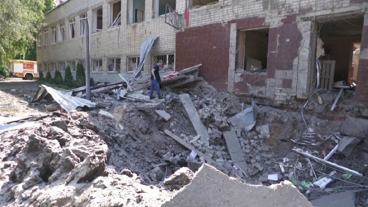 দোনবাসসহ বিভিন্ন অঞ্চলে রুশ হামলা জোরদার: জেলেনস্কি